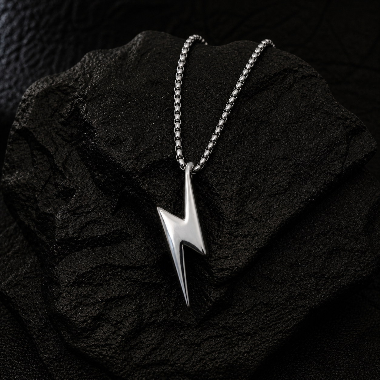 ⚡ Lightning Bolt Pendant Necklace