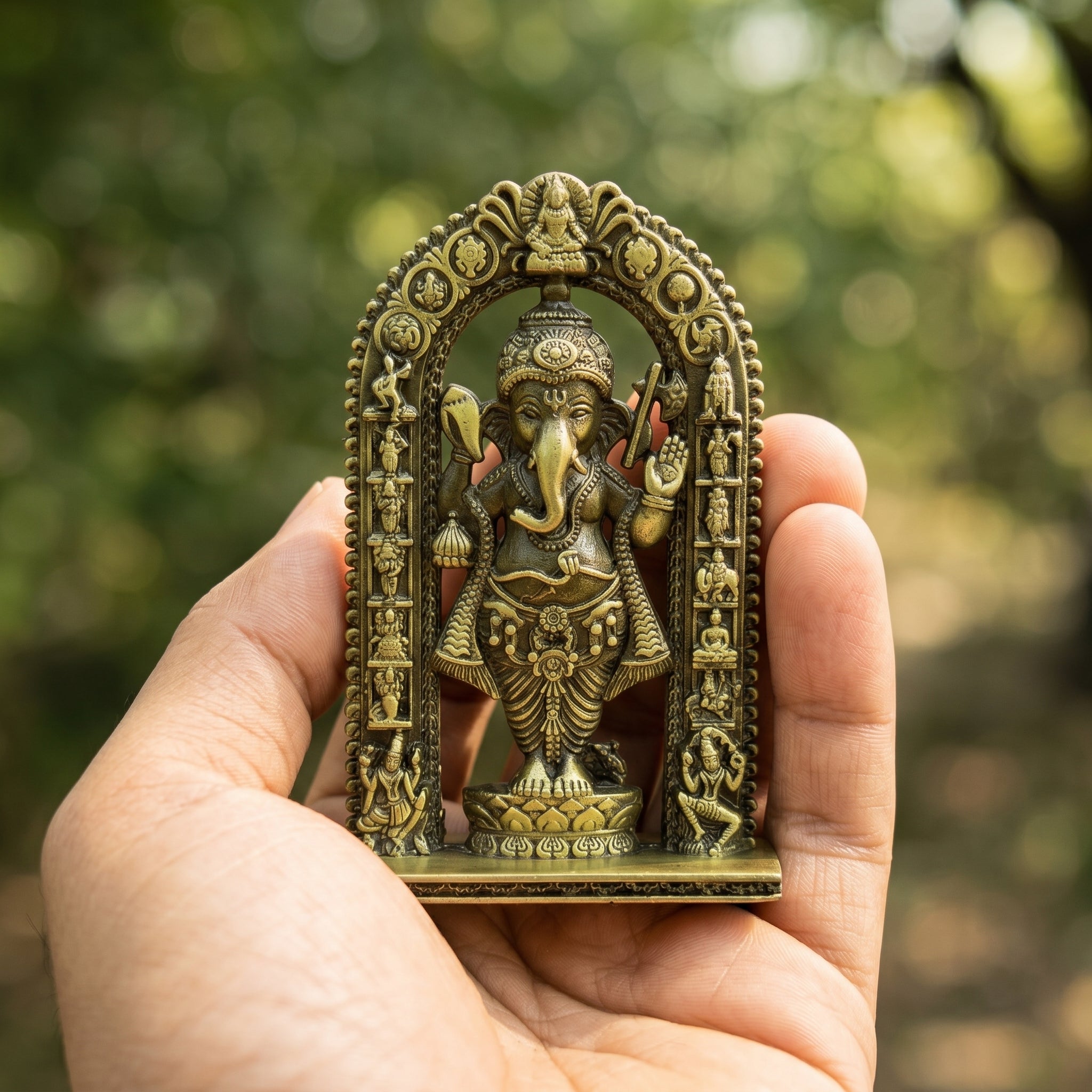 ✨ Shree Ganesh Golden Heritage Blessings Murti ✨