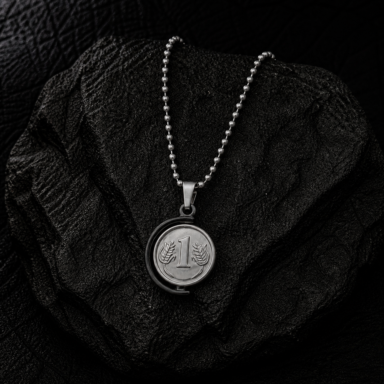 🪙 Vintage Coin Statement Pendant Necklace