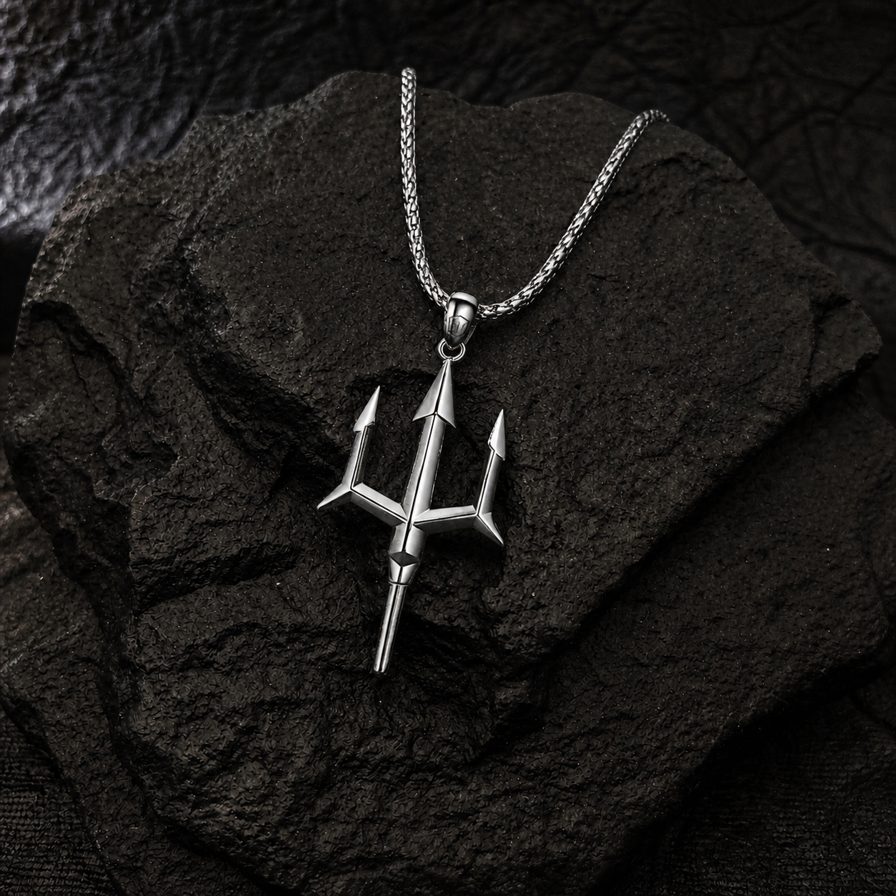 🔱 Trident Power Pendant Necklace
