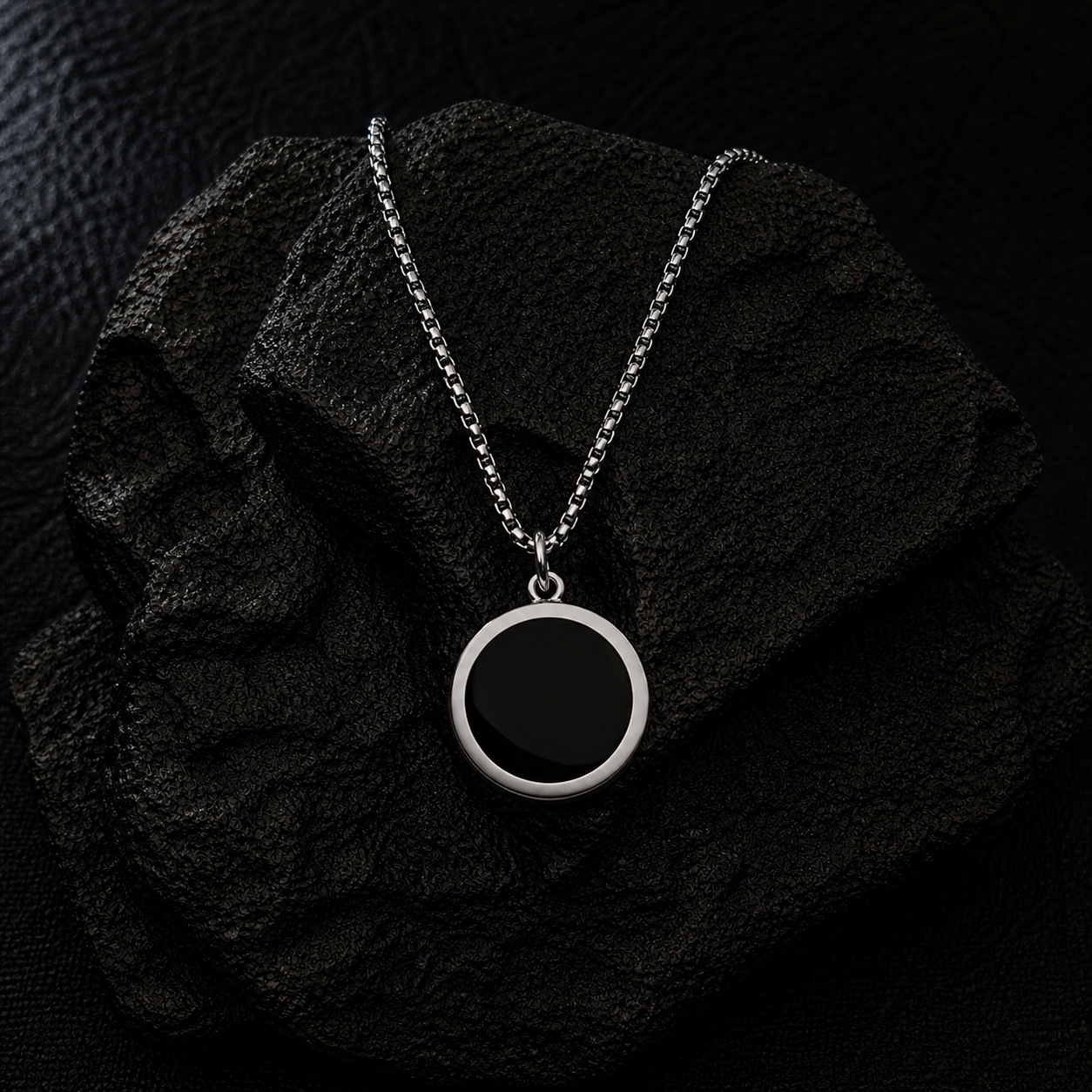 ⚫ Minimal Eclipse Circle Pendant Necklace