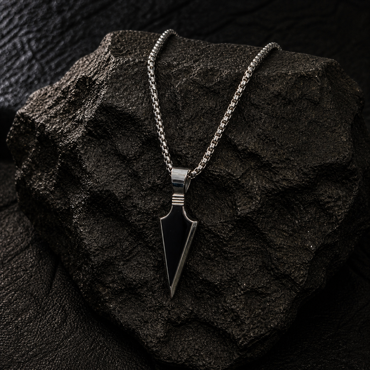 🏹 Shadow Arrowhead Pendant Necklace
