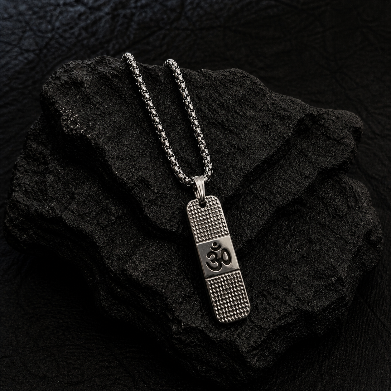 🕉️ Divine Om Textured Pendant Necklace