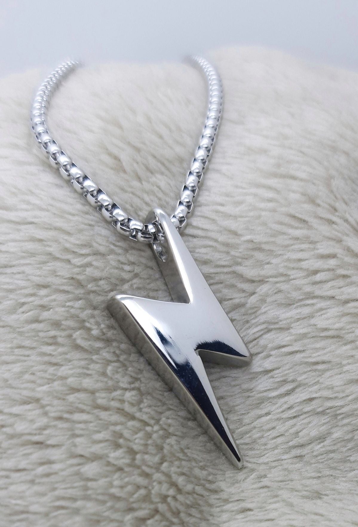 ⚡ Lightning Bolt Pendant Necklace