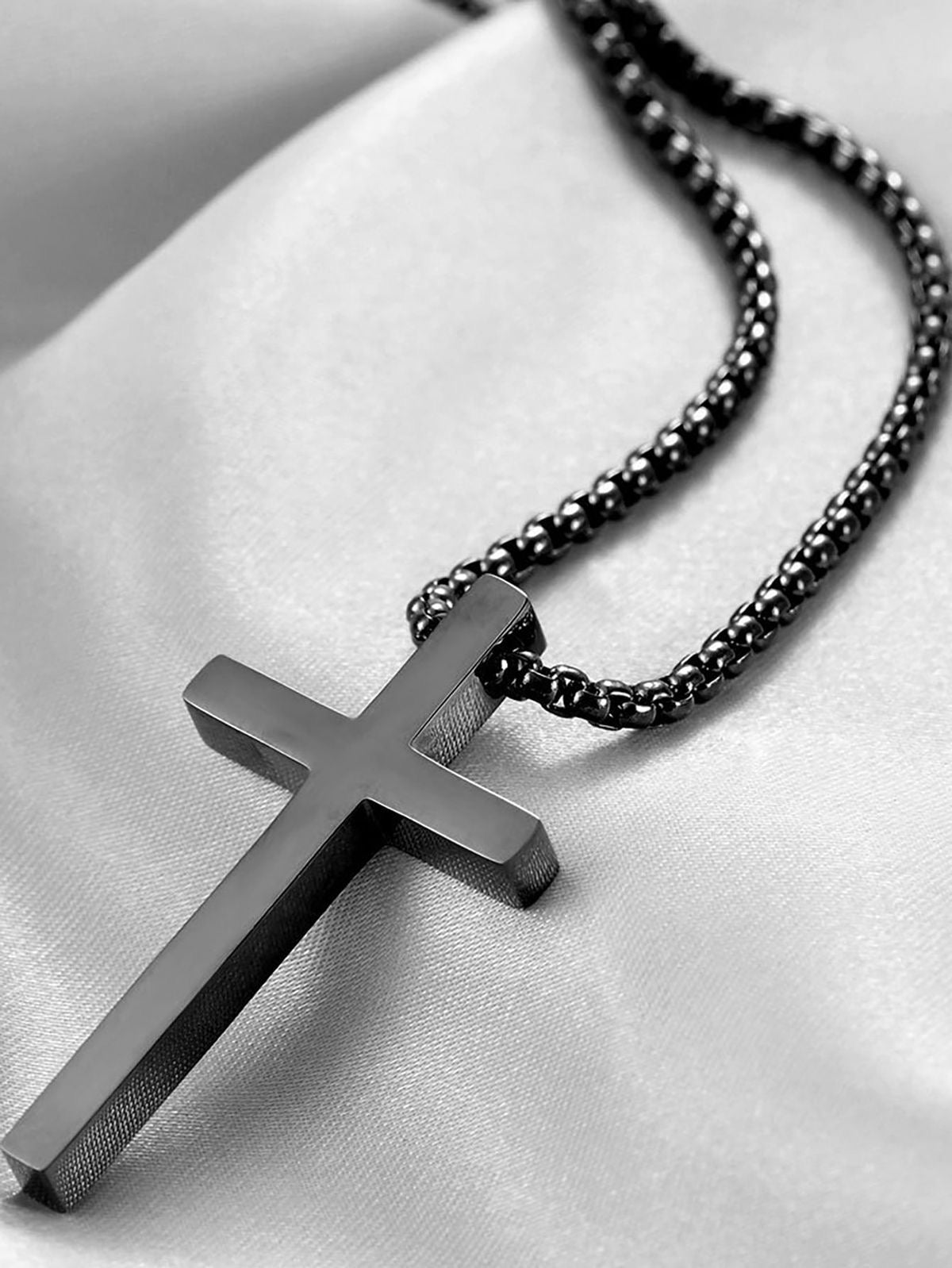 ✝️ Classic Cross Pendant Necklace
